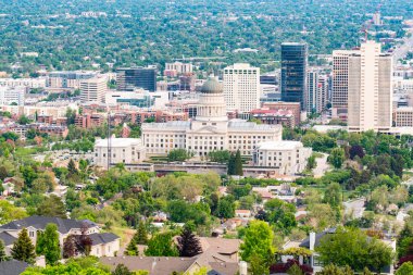 Salt Lake City, UT - 23 Mayıs 2023: City Skyline and Capitol Building of Salt Lake City, Utah