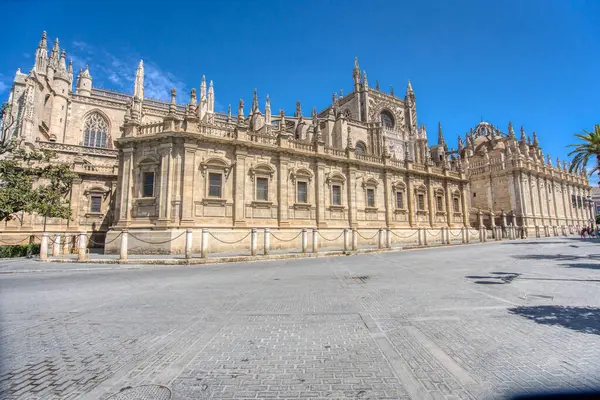 Außenfassade Der Historischen Kathedrale Von Sevilla Spanien lizenzfreie Stockbilder