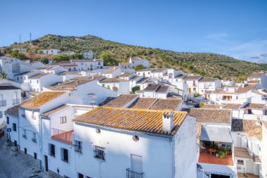 Zahara de la Sierra, İspanya 'nın Endülüs Bölgesi' nin Cadiz iline bağlı tarihi beyaz köylerden biridir.