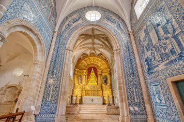Evora, Portekiz - 5 Eylül 2023: Portekiz 'in Evora şehrinde Igreja de Sao Joao Evangelista' nın iç kesimi. Tarihi 15. yüzyıl kilisesi bir UNECO Dünya Mirası sahası..