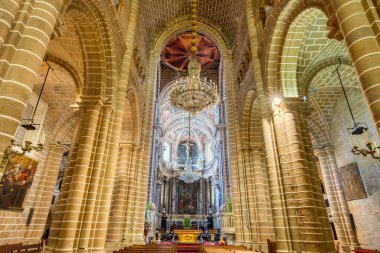 Evora, Portekiz - 5 Eylül 2023: Evora, Portekiz 'deki Evora Katedrali' nin tarihi mimarisi