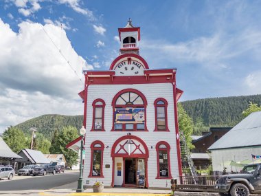 Crested Butte, CO - 23 Haziran 2024: Tarihi şehir merkezindeki tarihi Butte City Hall Binası