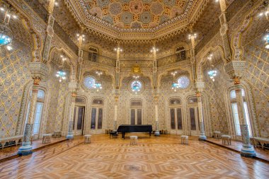 Lizbon, Portekiz - 7 Eylül 2023: Portekiz 'in Porto şehrindeki Palacio da Bolsa Sarayı' nın İçi 19. yüzyılda Porto Ticaret Birliği tarafından inşa edilmiştir.