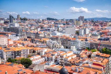 Portekiz 'in tarihi Porto şehrinin gündüz hava çizgisi