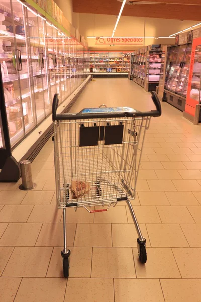 Moulins Fransa Eylül 2022 Lidl Süpermarketinde Alışveriş Arabası Lidl Almanya — Stok fotoğraf
