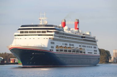 IJmuiden, Hollanda - 1 Mayıs 2022: MS Bolette yolcu gemisi, Fred Olsen Cruise tarafından işletiliyor, önceki adıyla Amsterdam, Holland America Line 'a ait.