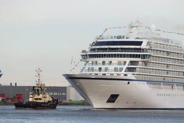 Velsen, Hollanda - 30 Eylül 2022: MV Mars Kuzey Denizi Kanalı 'nda Viking Cruises tarafından işletildi.