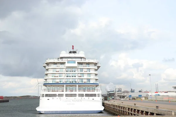 荷兰维尔森 2022年9月30日 维京游轮 Viking Cruises 运营的维京维京维纳斯号 停泊在费里森国际机场 船尾的细节 — 图库照片