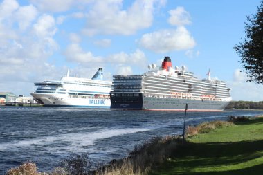 Velsen, Hollanda - 8 Ekim 2022: Kraliçe Victoria Silja Europa 'yı geçiyor