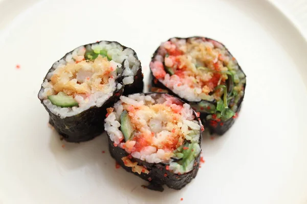 Een Portie Japanse Maki Sushi Een Bord — Stockfoto