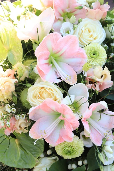 パステルカラーの様々な色の混合花束 — ストック写真