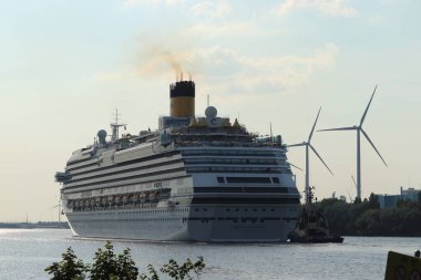 Velsen, Hollanda - 11 Haziran 2023: Costa Favolosa, sahibi ve işletmecisi Costa Crociere. Concordia Sınıf Tasarımı, 2009 yılında Fincantieri tarafından inşa edilmiştir.