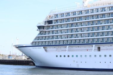 Velsen, Hollanda - 30 Eylül 2022: MV Mars, Felison Cruise Terminali 'nde demirlemiş Viking Cruises tarafından işletiliyordu.