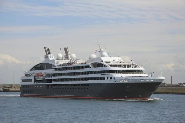 2012年5月11日 ボレアル Boreal コンパニー ポンントが所有 運営する全長466Ftのクルーズ船である 伊集殿海へ入り北海へ向かう — ストック写真