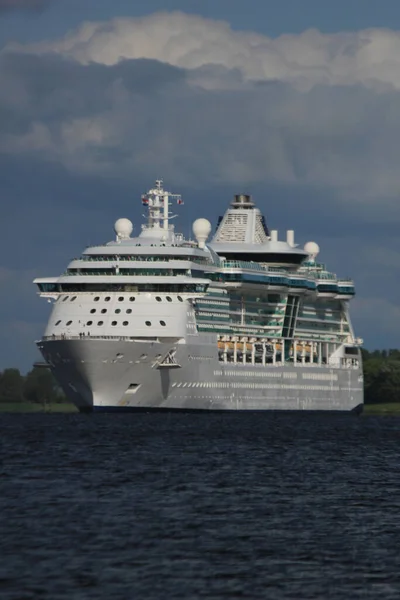 2012年5月12日 オランダ イムイデン ブリリアンス Brilliance Seas ロイヤル カリブ海インターナショナルが所有 運航する長さ961 9Ftのクルーズ船 — ストック写真