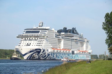 Velsen, Hollanda - 6 Haziran 2023: Euribia 2023 yılında MSC Cruises filosuna katıldı ve 8 Haziran 'da Danimarka' nın Kopenhag kentinde göreve başladı. MSC filosuna katılan ikinci LNG gemisi.