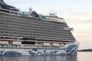 Velsen, Hollanda - 23 Haziran 2023: Norveç Prima, Norveç Cruise Line tarafından işletilen Prima sınıfı yolcu gemisi Ağustos 2022 'de hizmete girdi. Fincantieri tarafından inşa edildi..