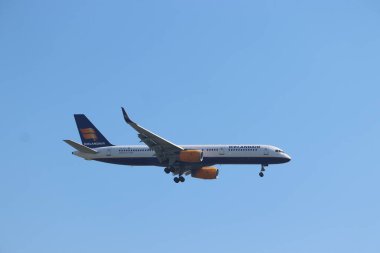 Amsterdam, Hollanda - 8 Eylül 2023: TF-FIO İzlanda Boeing 757 Schiphol Amsterdam Havalimanı, Hollanda