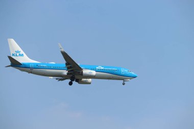 Amsterdam, Hollanda - 8 Eylül 2023: PH-BGC KLM Hollanda Kraliyet Havayolları Boeing 737, Hollanda, Schiphol Amsterdam Havaalanı 'ndaki Polderbaan pistine son yaklaşma