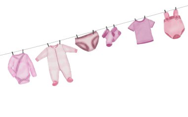 Çamaşır ipinde elle boyanmış pembe bebek kıyafetleri.