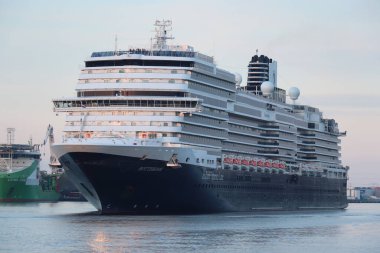 IJmuiden, Hollanda - 1 Mayıs 2022: MS Rotterdam Hollanda Amerika Hattı 'nın işletmecisi ve sahibi, Fincantieri, İtalya