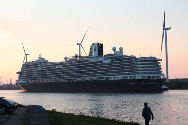 IJmuiden, Hollanda - 1 Mayıs 2022: MS Rotterdam Hollanda Amerika Hattı 'nın işletmecisi ve sahibi, Fincantieri, İtalya