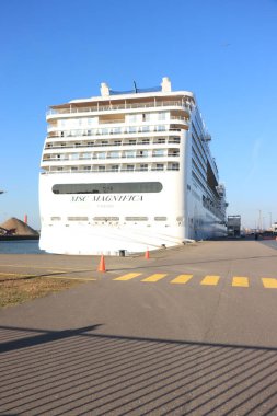 IJmuiden, Hollanda - 4 Mart 2022: MSC Magnifica Felison Cruise terminali IJmuiden, Hollanda. Kıç tarafının ayrıntıları
