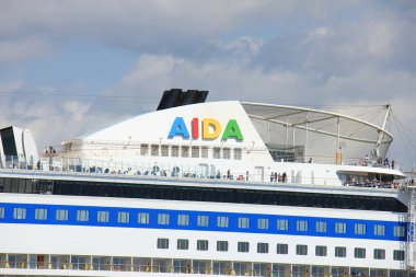 IJmuiden, Hollanda-29 Nisan 2017: Aida Luna Felison Cruise Terminal IJmuiden, gemi detayını adlı