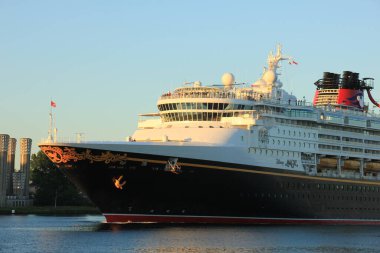 Velsen, Hollanda - Mayıs, 25 2017: Disney Magic Kuzey Deniz kanal.