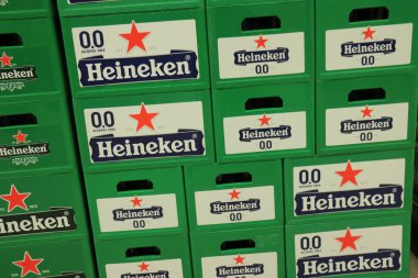 Beverwijk, Hollanda - 8 Haziran 2024: Heineken 0.0 bira, alkolsüz bira. 