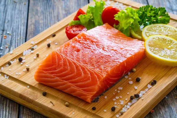 Fresh Raw Salmon Steak Salt Fresh Vegetables Wooden Background — Stock Photo, Image