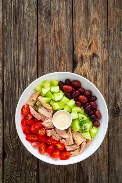 Tuna Greek Salad Wooden Background — Stock Photo, Image