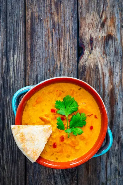 Sopa Dal India Deliciosa Sopa Lentejas Sobre Fondo Madera — Foto de Stock