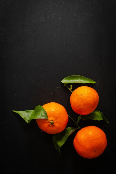 Top View Tangerines Leaves Black Background — Stock Photo, Image