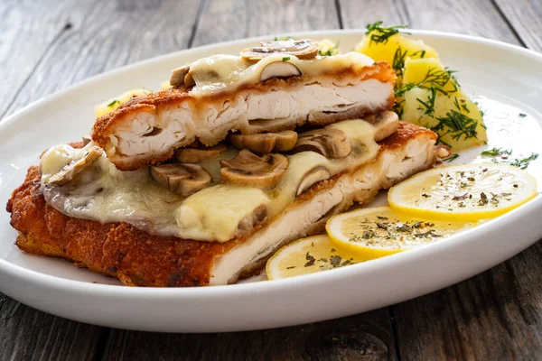 Crispy Breaded Seared Chicken Cutlet Fried White Mushrooms Cheese Boiled — Stock Photo, Image