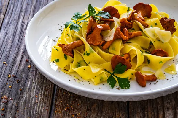 Pappardelle Chanterelle Mushrooms Wooden Table — Stock Photo, Image