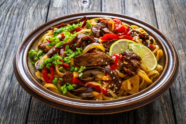 Asian Style Stir Fried Vegetables Roast Beef Chow Mein Noodles — Stock Photo, Image