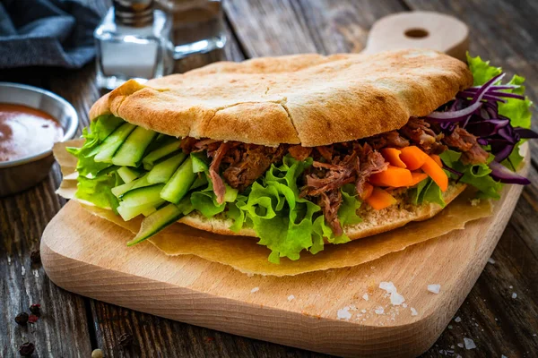 Pita Big Sandwich Pulled Beef Fresh Vegetables Wooden Table — Stock Photo, Image