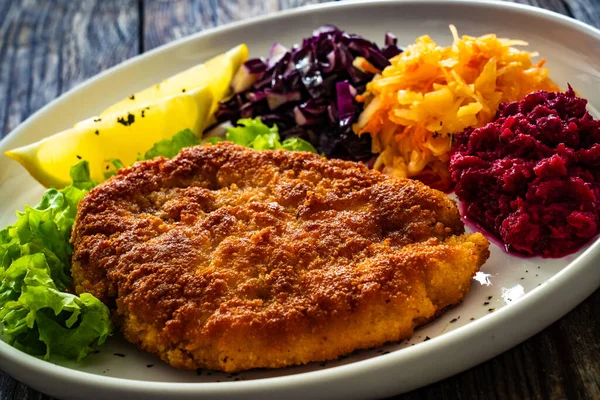 Crispy Breaded Fried Pork Chop Grated Beetroots Red Cabbage Sauerkraut — Stock Photo, Image