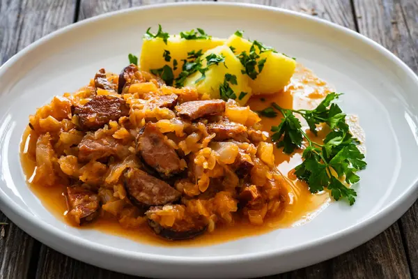 Bigos Cooked Cabbage Sliced Sausage Boiled Potatoes Wooden Table — Stock Photo, Image