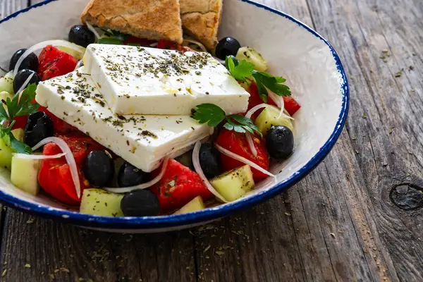 Salat Nach Griechischer Art Frisches Gemüse Mit Feta Käse Und — Stockfoto
