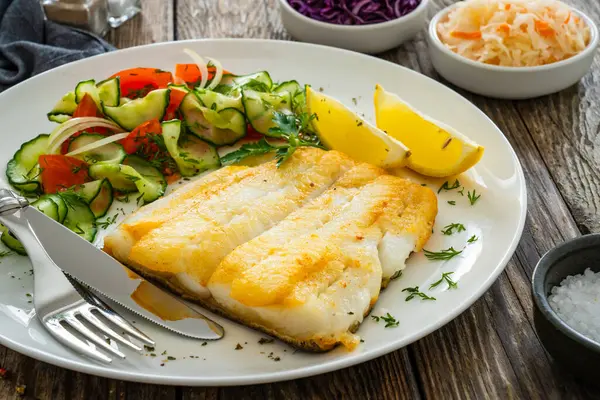 Seared Halibut Fillet Fresh Vegetables Wooden Table — Stock Photo, Image