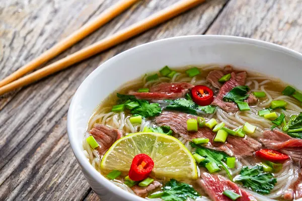 Pho Suppe Vietnamesisk Suppe Med Biff Trebordet – stockfoto