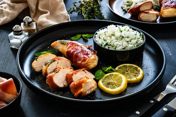 Chicken Saltimbocca Pan Fried Chicken Cutlets Wrapped Italian Prosciutto Slices — Stock Photo, Image