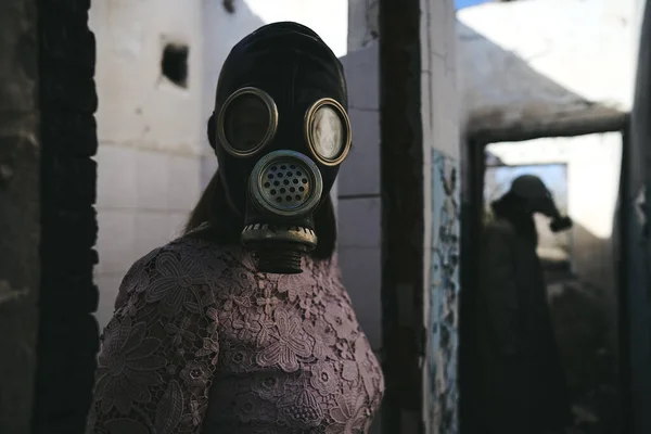 Woman Gas Mask Staying Front Man Destroyed Building Good Book — Stock Photo, Image