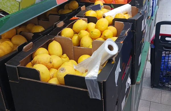 Verse Groenten Fruit Manden Levensmiddelenmarkt — Stockfoto