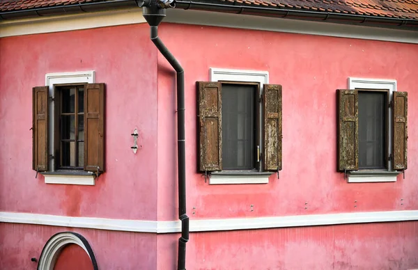 Alte Gebäude Mit Alten Holzfenstern Cesky Krumlov — Stockfoto