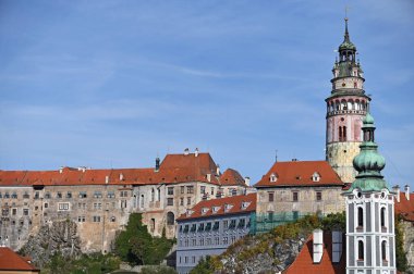 Cesky Krumlov Çek Cumhuriyeti 'ndeki kale ve kilise kulesi