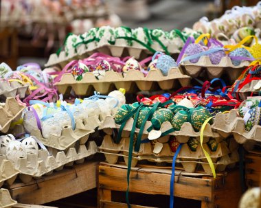 Viyana Avusturya 'da güzel renkli ve boyalı Paskalya yumurtası pazarı
