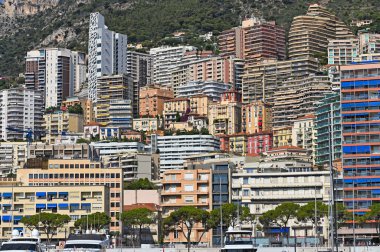 Monte Carlo Monaco 'daki yeni ve eski binalar